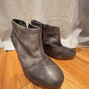 Ugg Carmine Distressed Gray Wedge Booties Leather